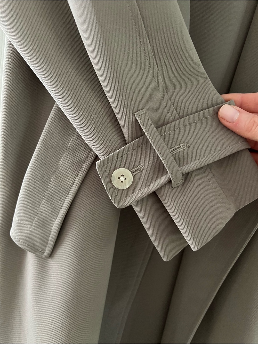 Aritzia - Babaton Taupe gray Trench Coat with Notch Lapel - Picture 4 of 8